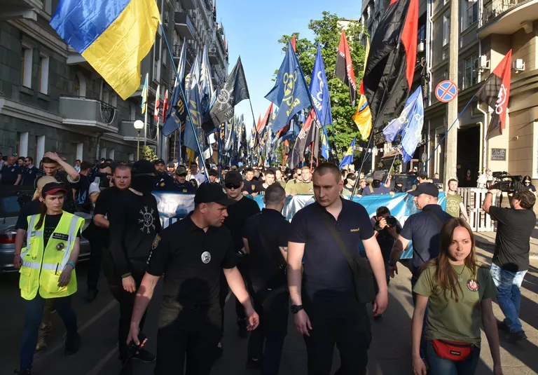 Участники марша националистов, приуроченного к четвёртой годовщине событий 2 мая 2014 года в Доме профсоюзов в Одессе. 2 мая 2018 Участники марша националистов, приуроченного к четвёртой годовщине событий 2 мая 2014 года в Доме профсоюзов в Одессе. 2 мая 2018