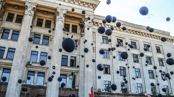Траурные мероприятия у Дома профсоюзов на площади Куликово поле в Одессе в память о погибших при пожаре 2 мая 2014