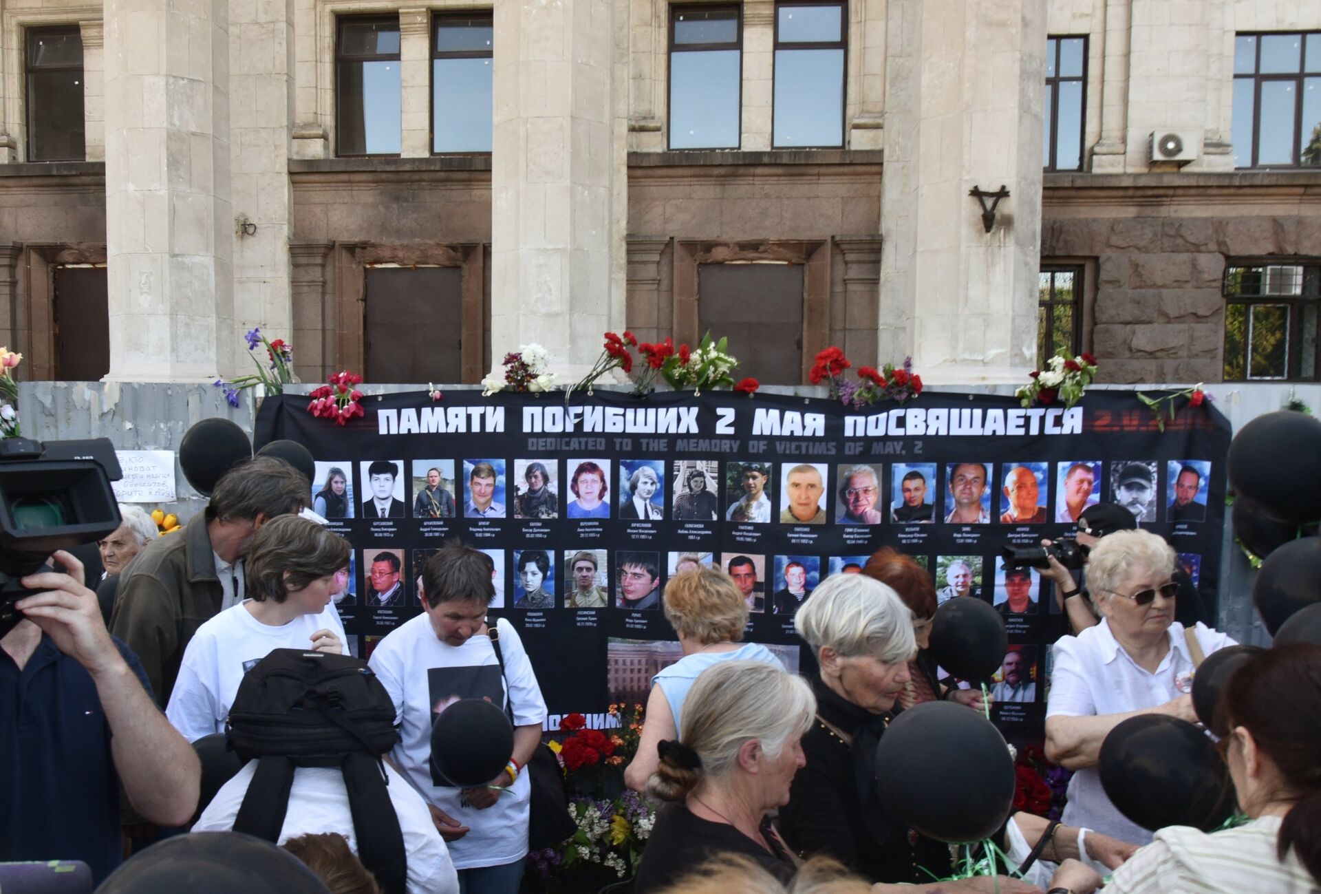 На Куликовом поле Одессы - десятки погибших (фото, уточнено)