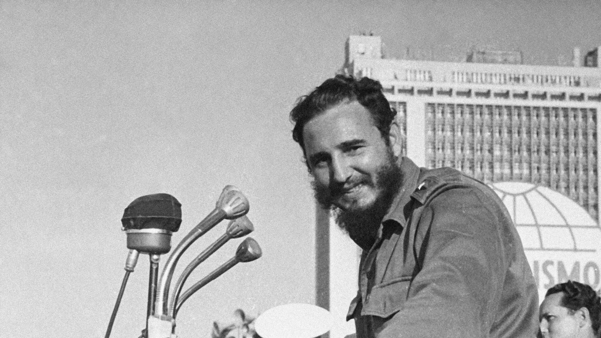 Кубинский лидер Фидель Кастро на выступлении - РИА Новости, 1920, 12.10.2020