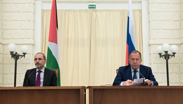 Министр иностранных дел РФ Сергей Лавров и министр иностранных дел Иордании Айман Сафади на пресс-конференции в Сочи. 3 мая 2018