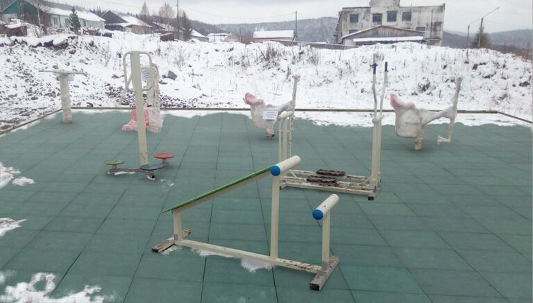 Детская площадка со спортивными тренажерами, по версии властей Тисульского района Детская площадка со спортивными тренажерами, по версии властей Тисульского района