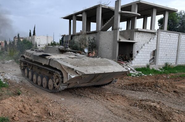 БМП-1 на линии соприкосновения сирийской арабской армии с группировкой Исламское государство (Террористическая организация, запрещена в России) в южном пригороде Дамаска