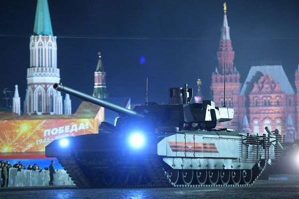 Танк Т-14 Армата на репетиции военного парада на Красной площади, посвященного 73-й годовщине Победы в Великой Отечественной войне