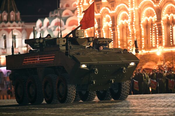 Бронетранспортер (БТР) на колесной платформе Бумеранг на репетиции военного парада на Красной площади, посвященного 73-й годовщине Победы в Великой Отечественной войне