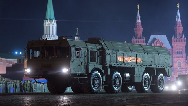 Оперативно-тактический ракетный комплекс Искандер-М. Архивное фото