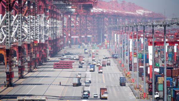 Глубоководный морской грузовой порт Яншань в Китае. Апрель 2018