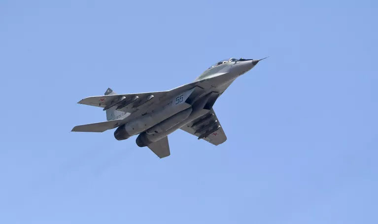 Многоцелевой истребитель МиГ-29СМТ на репетиции воздушной части парада Победы в Москве Многоцелевой истребитель МиГ-29СМТ на репетиции воздушной части парада Победы в Москве