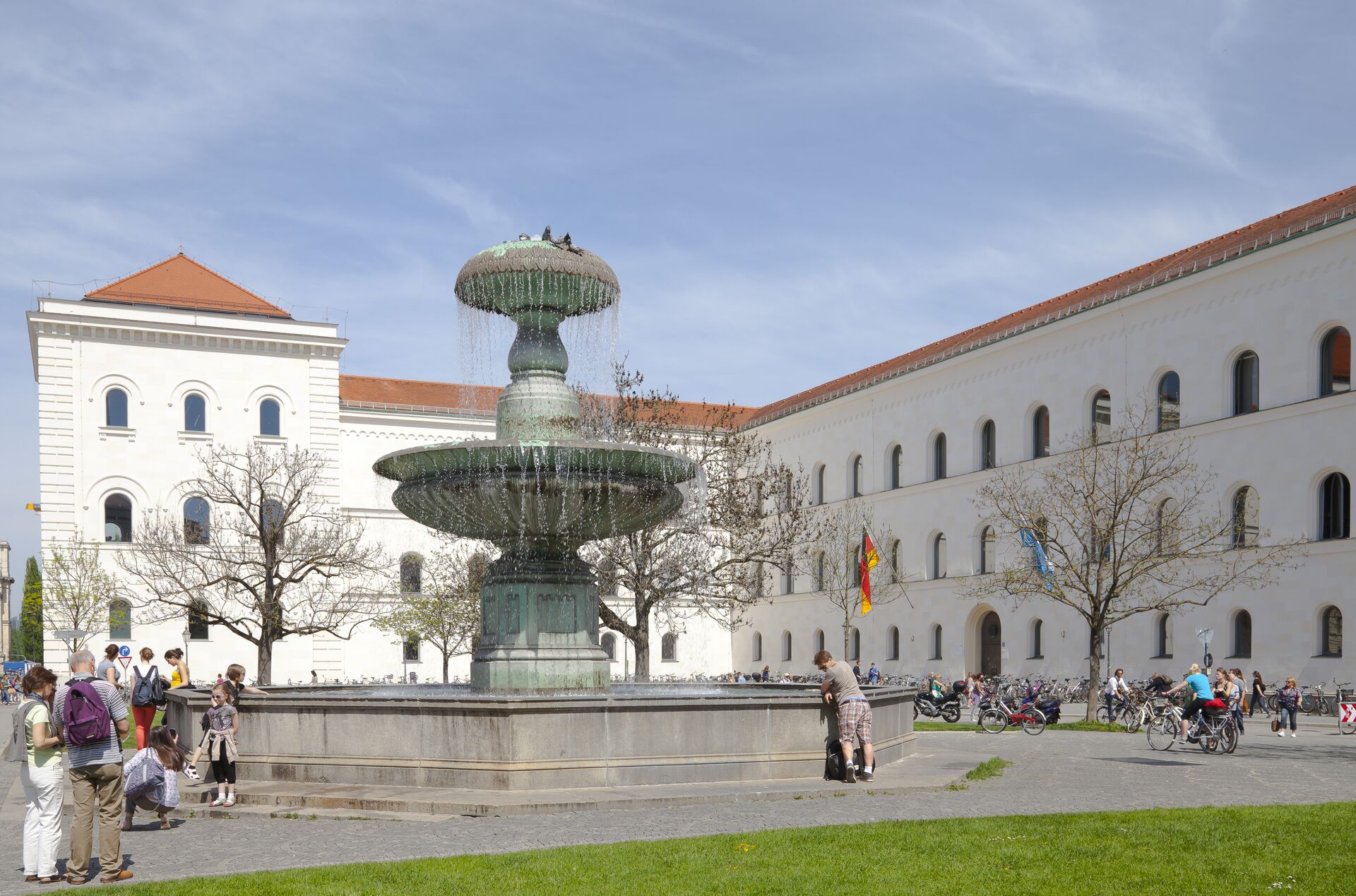 Главное здание университета Людвига Максимилиана в Мюнхене, Германия - РИА Новости, 1920, 24.12.2021
