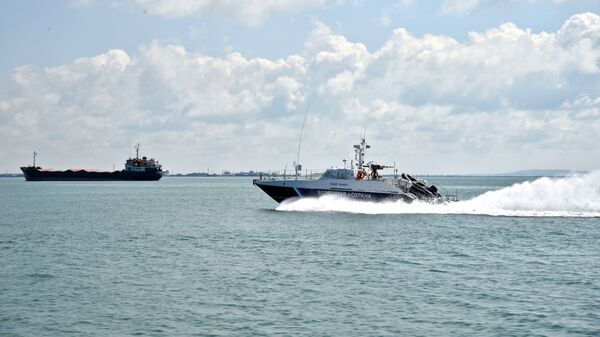 Патрульный катер береговой охраны Пограничной службы ФСБ России в Керченском проливе
