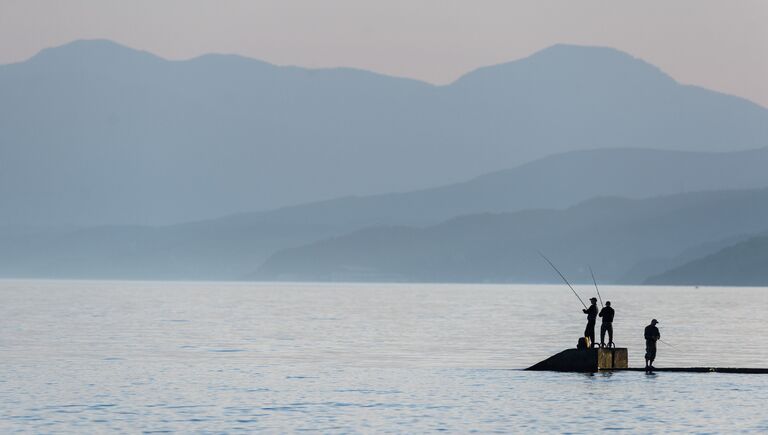 Морская рыбалка в поселке Рыбачье в Крыму