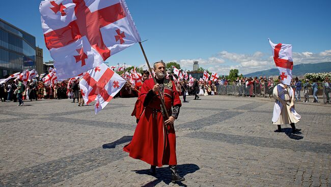 Праздничное шествие в Тбилиси. Архивное фото