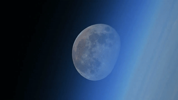 Российский космонавт показал исчезающую Луну