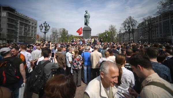 Участники несанкционированной акции оппозиции на Пушкинской площади в Москве. Архивное фото