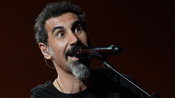 Вокалист американской группы System Of A Down (SOAD) Серж Танкян. Архивное фото