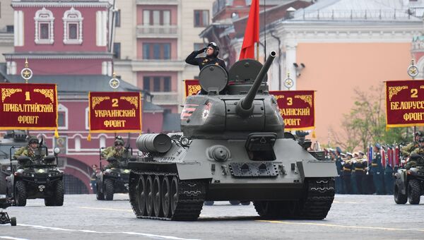 Танк Т-34-85 на генеральной репетиции военного парада на Красной площади