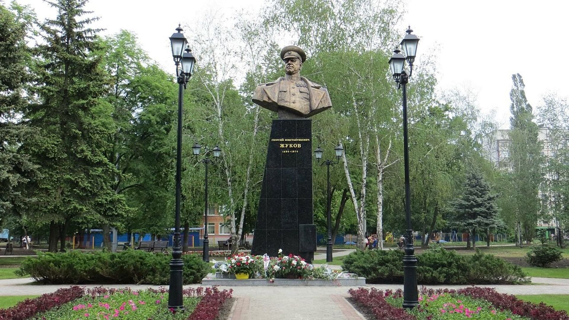 Памятник маршалу Жукову в Харькове, Украина - РИА Новости, 1920, 17.04.2022