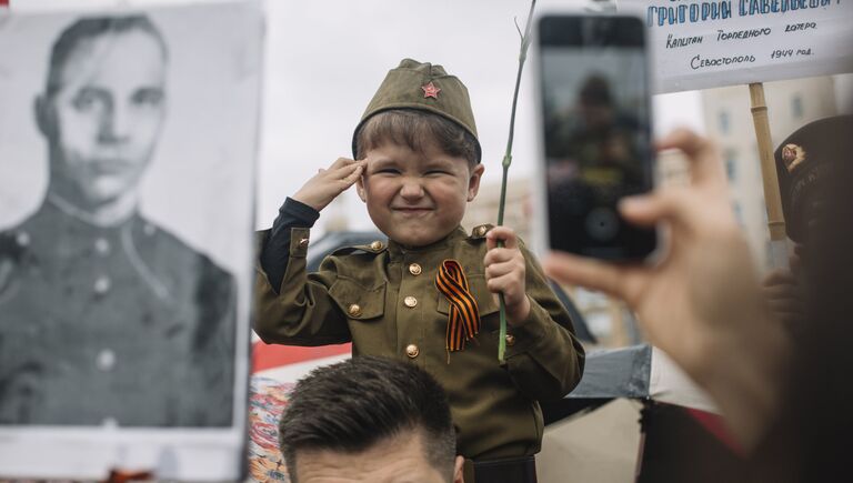 Участники акции Бессмертный полк в Барселоне. 6 мая 2018 года