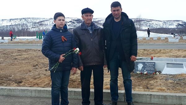 Нури Билялов с внуком и правнуком