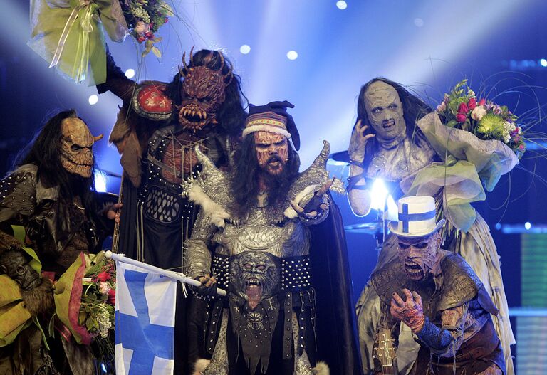 Финская группа Лорди (Lordi) празднует победу в конкурсе Евровидение-2006