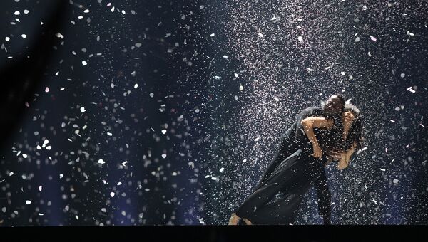 Победительница конкурса Евровидение-2012 - певица из Швеции Лорин выступает на сцене комплекса Baku Crystal Hall в Баку