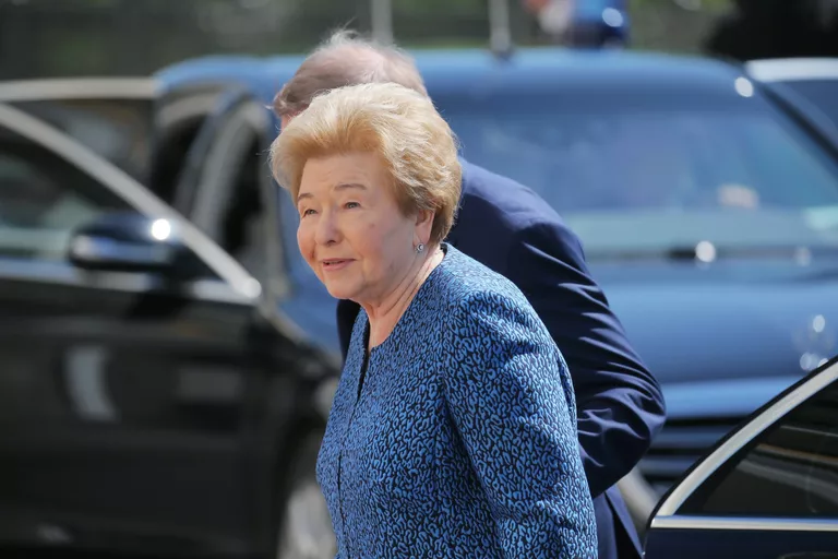 Наина Ельцина перед началом церемонии инаугурации президента РФ Владимира Путина в Кремле. 7 мая 2018 Наина Ельцина перед началом церемонии инаугурации президента РФ Владимира Путина в Кремле. 7 мая 2018