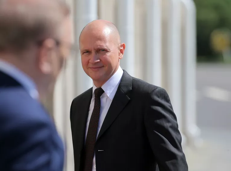 Первый заместитель руководителя администрации президента РФ Сергей Кириенко перед началом церемонии инаугурации избранного президента РФ Владимира Путина в Кремле Первый заместитель руководителя администрации президента РФ Сергей Кириенко перед началом церемонии инаугурации избранного президента РФ Владимира Путина в Кремле