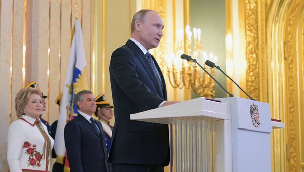 Избранный президент РФ Владимир Путин во время церемонии инаугурации в Кремле. 7 мая 2018