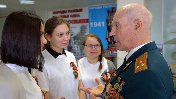 Волонтеры встречают ветеранов на вокзалах и в аэропортах  Москвы