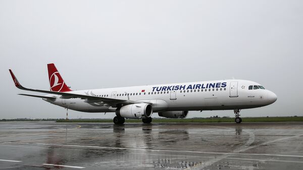Самолет Airbus A321-200 турецкой авиакомпании Turkish Airlines во время запуска нового прямого рейса по маршруту Краснодар - Станбул 
