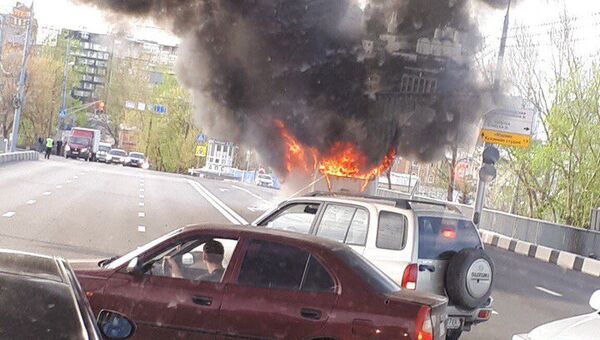 Маршрутный автобус загорелся на Канавинском мосту в Нижнем Новгороде. 7 мая 2018