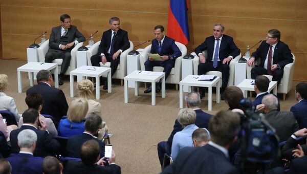 Дмитрий Медведев во время встречи с депутатами фракции Единая Россия. Архивное фото