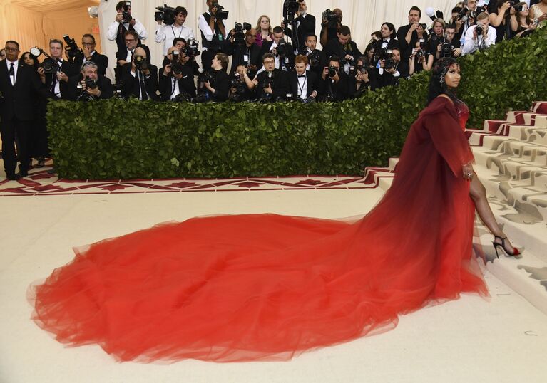 Певица Ники Минаж на балу Института костюма Met Gala в Нью-Йорке