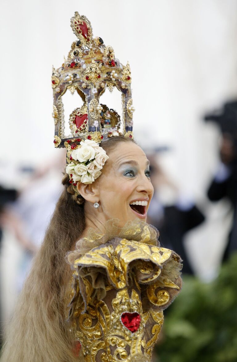 Актриса Сара Джессика Паркер на балу Института костюма Met Gala в Нью-Йорке