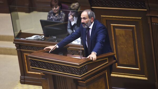 Кандидат в премьер-министры, лидер партии Елк (Исход) Никол Пашинян на заседании в парламенте Армении