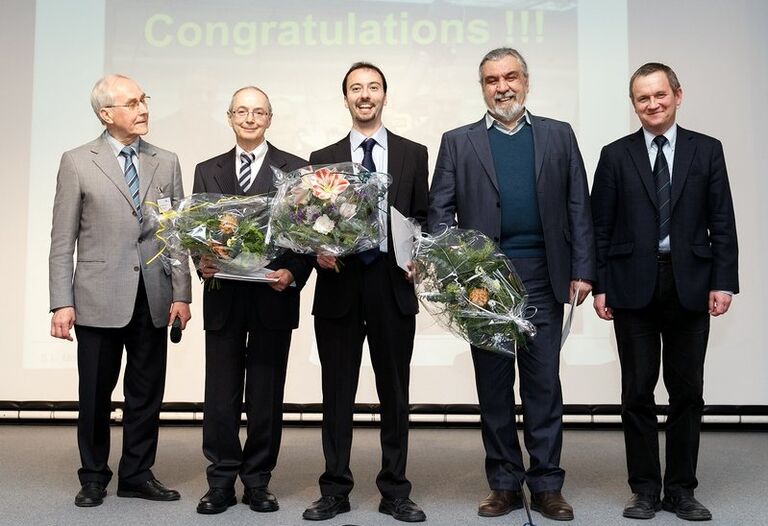 Евгений Салдин (второй слева) с коллегами на церемонии вручения премии Общества друзей Гельмгольц-центра, 2012 год, Берлин