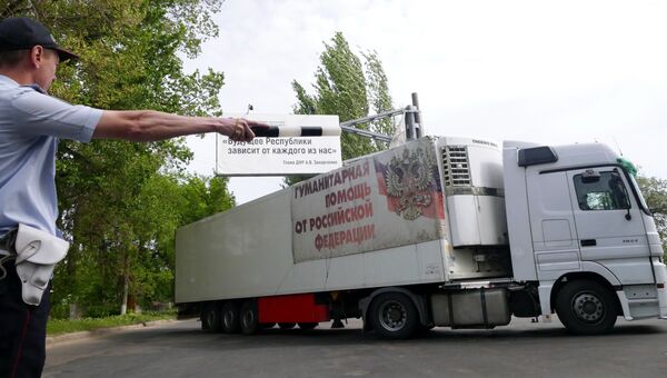 Автомобиль конвоя МЧС России с гуманитарной помощью для жителей Донбасса. Архивное фото