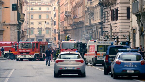 Службы спасения в центре Рима, где загорелся автобус. 8 мая 2018