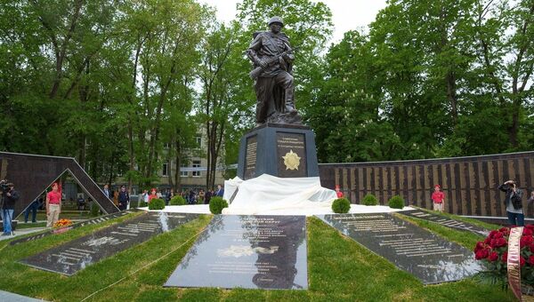 Церемония открытия мемориала павшим в Великой Отечественной войне в Черкесске