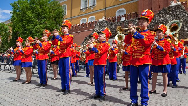 Участники фестиваля детских духовых оркестров Спасская башня детям. Архивное фото