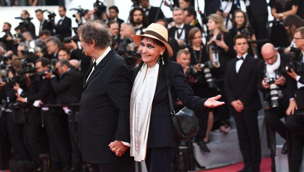 Актриса Анна Карина на красной дорожке церемонии открытия 71-го Каннского международного кинофестиваля