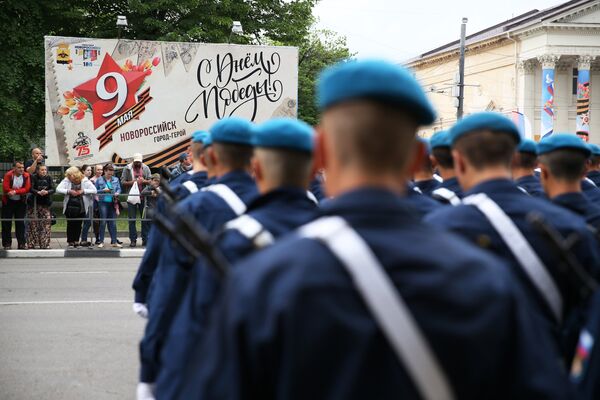 Военнослужащие на военном параде в Новороссийске, посвященном 73-й годовщине Великой Победы в Великой Отечественной войне. 9 мая 2018