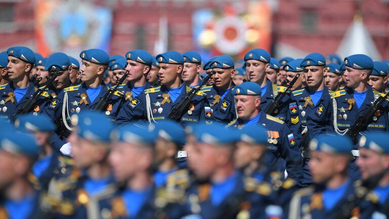 Парадный расчет Воздушно-десантных войск на военном параде, посвященном 73-й годовщине Победы в Великой Отечественной войне 1941-1945 годов