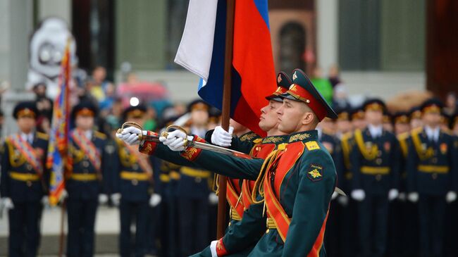 Знаменная группа на военном параде в Екатеринбурге, посвященном 73-й годовщине Победы в Великой Отечественной войн Дня Победы. 9 мая 2018