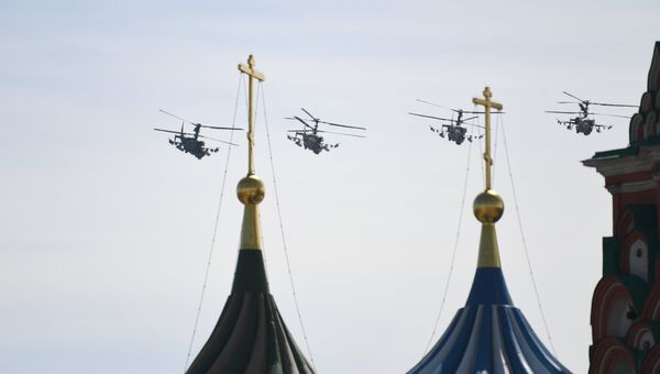 Ударные вертолеты Ка-52 Аллигатор на военном параде, посвященном 73-й годовщине Победы в Великой Отечественной войне 1941-1945 годов