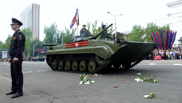 Боевая машина пехоты БМП-3 на военном параде в Донецке, посвященном 73-й годовщине Победы в Великой Отечественной войне. 9 мая 2018