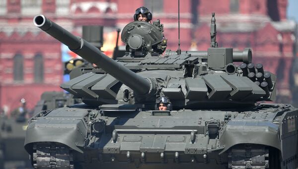 Танк Т-72Б3 на военном параде, посвященном 73-й годовщине Победы в ВОВ. Архивное фото
