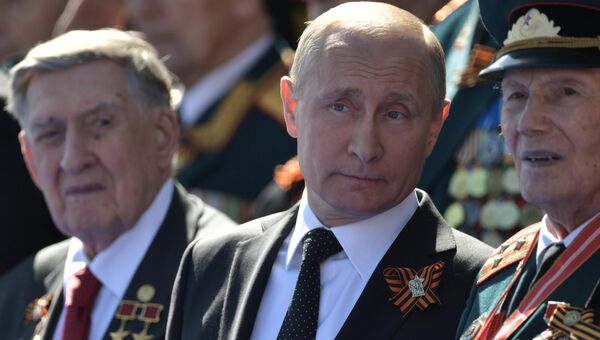 Президент РФ Владимир Путин на военном параде в ознаменование 73-й годовщины Победы в ВОВ