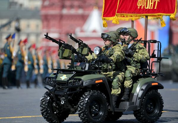 Армейский мотовездеход АМ-1 на военном параде, посвященном 73-й годовщине Победы в ВОВ