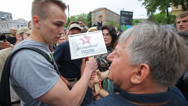 Мужчина на акции Бессмертный полк в Киеве. 9 мая 201